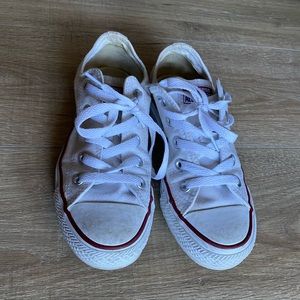White Converse lightly worn Women’s 5